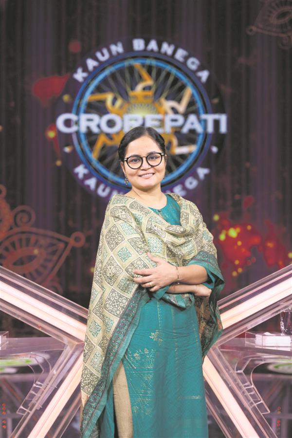 Nazia Nasim from Delhi has become the first contestant of Kaun Banega Crorepati Season 12 to win Rs 1 crore. In an exclusive chat with us, Nazia shares her journey from home to the hot seat
