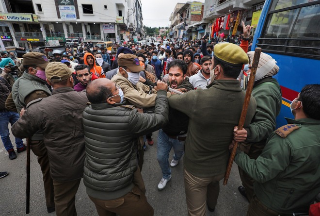 BJYM protesters detained outside Abdullah’s residence