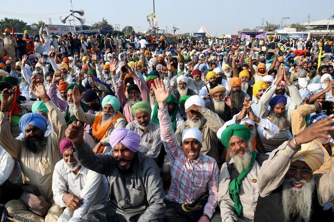 More Punjab farmers head towards protest sites near Delhi