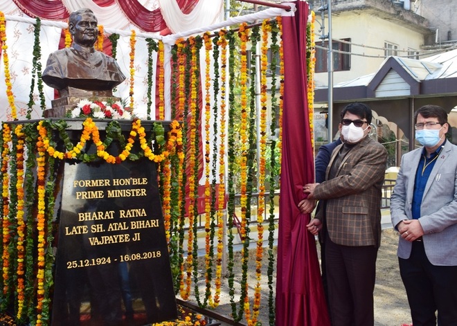 CM unveils Vajpayee’s bust at Dhalpur