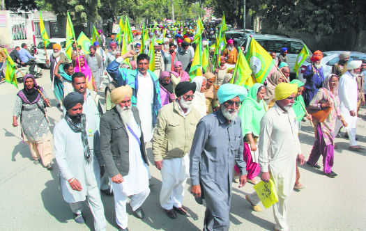 More batches of farmers from Bathinda leave for Delhi