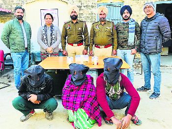 3 held with 4,500 fake gold coins