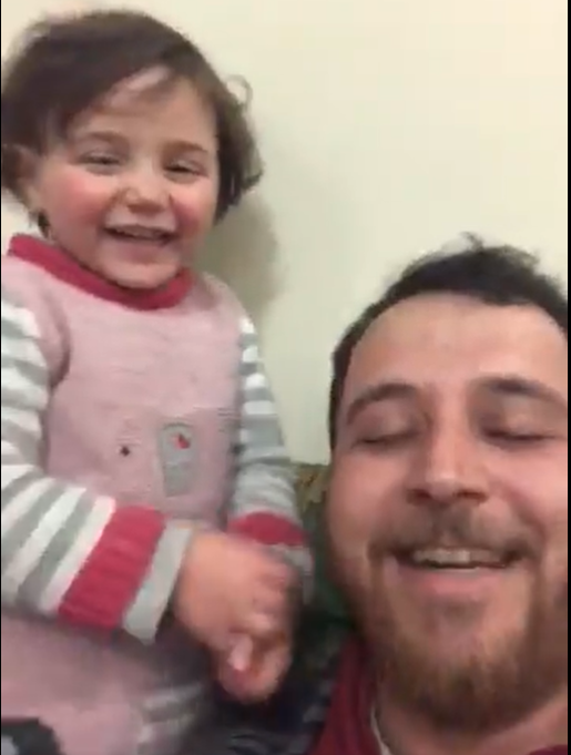 Displaced father distracting daughter with bombing game in Idlib amid Syrian war causes Twitter to tear up