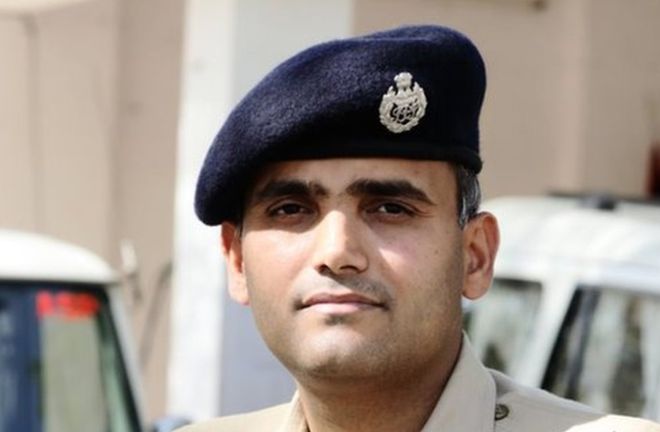 Up Ips Officer Broke Protocol Jumped Border To Save Families During Delhi Riots Ips officer is the most respectable job in our country. up ips officer broke protocol jumped