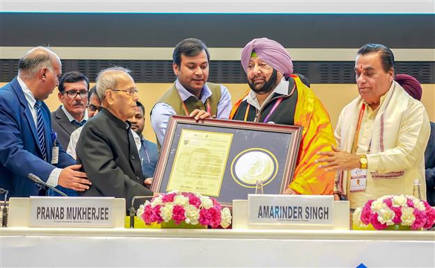 Capt Amarinder conferred with ‘ideal chief minister’ award