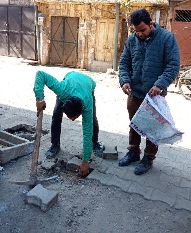 Ludhiana MC team collects tile samples