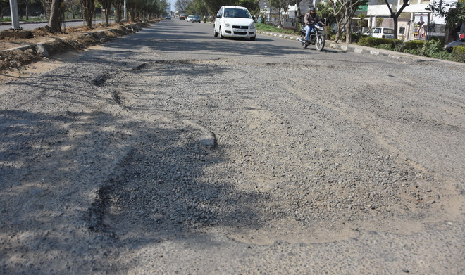 Potholed road near Dugri poses threat to commuters