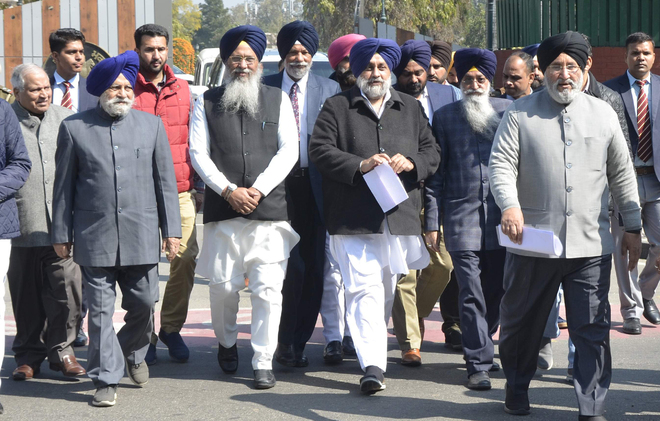 SAD-BJP opposes separate Sikh body for Haryana, meets Guv