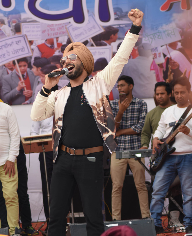 Singers promote Punjabi at ‘Jagriti March’