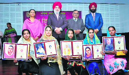 Khalsa College students awarded prizes at annual function