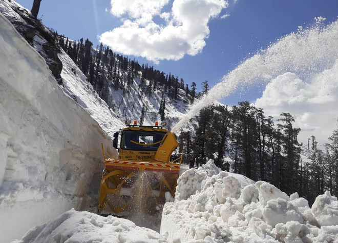 Rohtang snow-clearing ops begin a month in advance