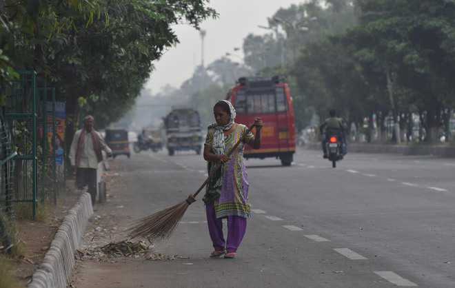 Night sweeping begins at Ghumar Mandi