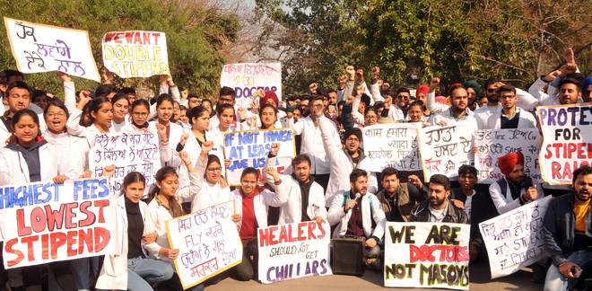 Medical students demand hike in monthly stipend