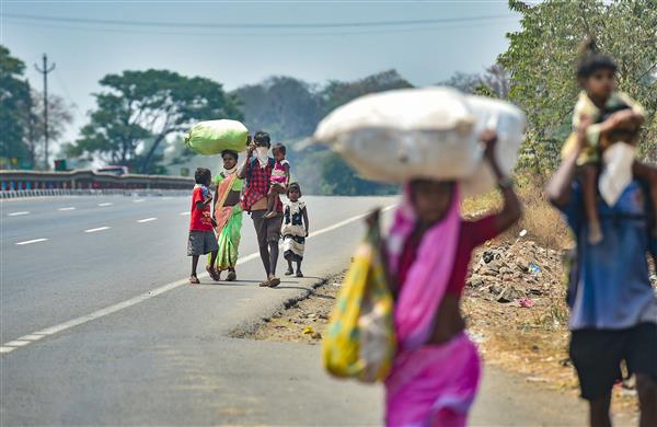 Coronavirus: Maharashtra Government moves 70,000 migrants to relief camps