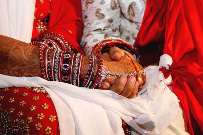 Coronavirus: Wearing masks, Thane couple ties knot at private ceremony