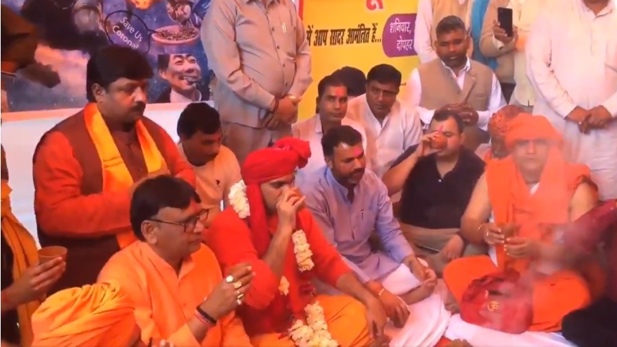 200 people attend Hindu Mahasabha's gaumutra drinking party to ward off coronavirus