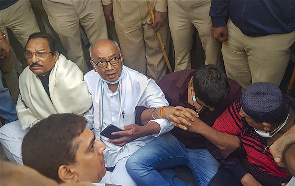 Digvijaya Singh announces hunger strike in Bengaluru after being detained