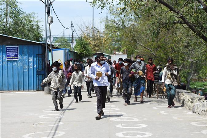 Police cordon off area in Nizamuddin as people show coronavirus symptoms after religious gathering