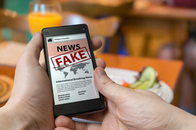 How people react to fake news on Twitter, Facebook decoded
