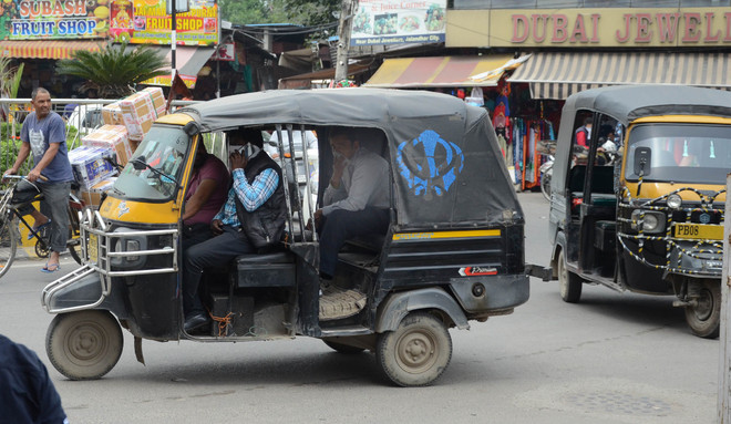 Auto-rickshaws flout govt orders : The Tribune India