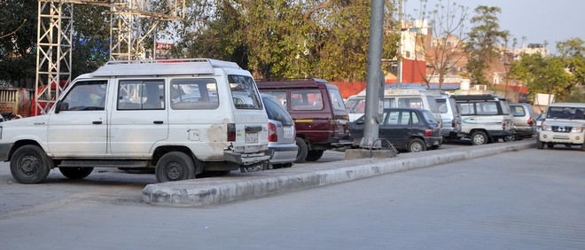 Unions parking more taxis than permitted at station: Railways