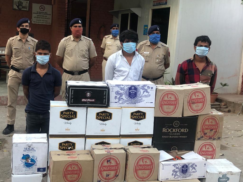 Amid lockdown 267 liquor boxes stolen from liquor vend in Mauli Jagran