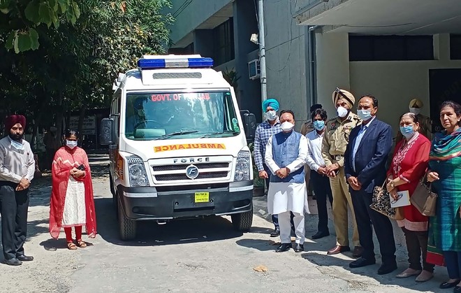 Chaudhary gives fully equipped ambulance to Civil Hospital Jalandhar