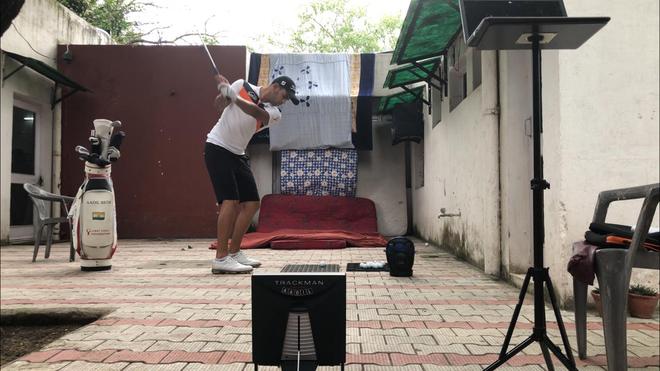 19-year-old budding golfer converts backyard into range