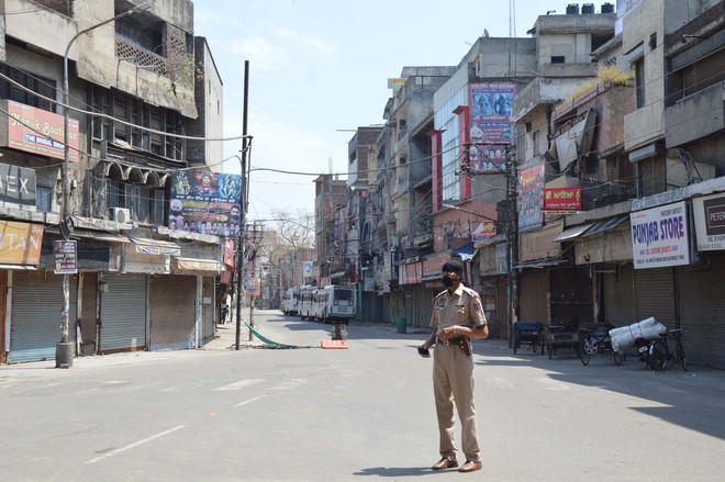 FIR against 36 for roaming on road during curfew