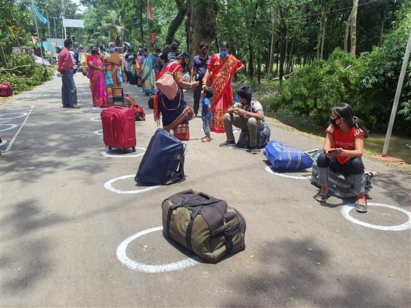 350 Indians, mostly medical students, evacuated from Bangladesh through land route