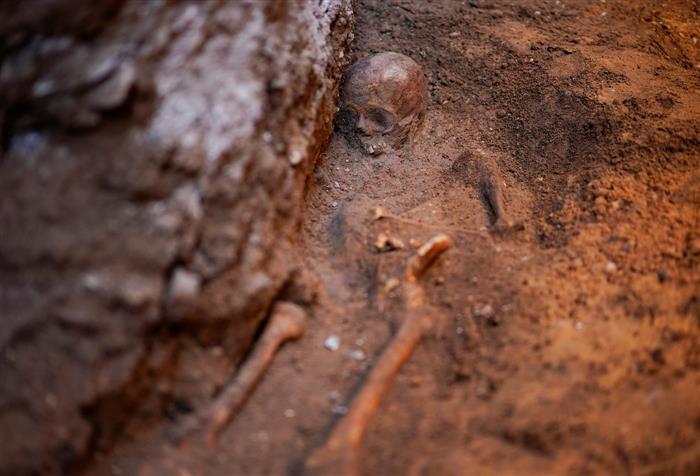 Spanish dig unearths human remains in hunt for Irish rebel lord