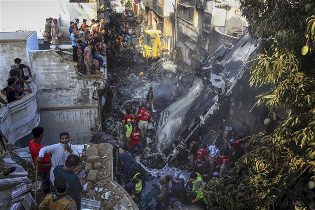 97 confirmed dead, 2 survived in Pakistan plane crash near Karachi
