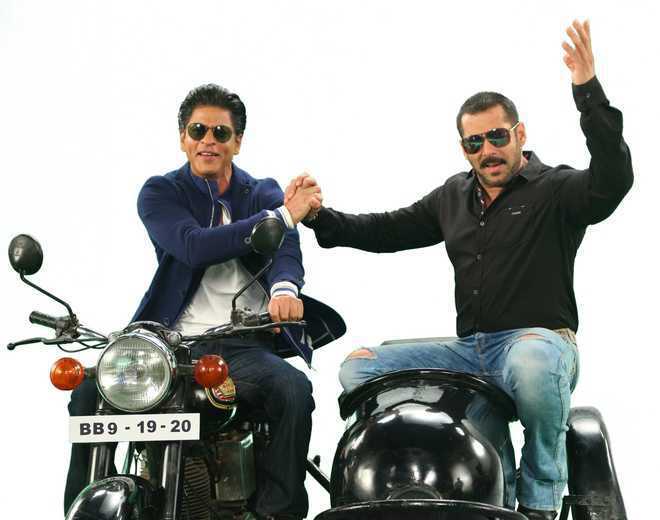 Lockdown crisis: Shah Rukh, Salman Khan, Amitabh Bachchan help with funds, medical supplies