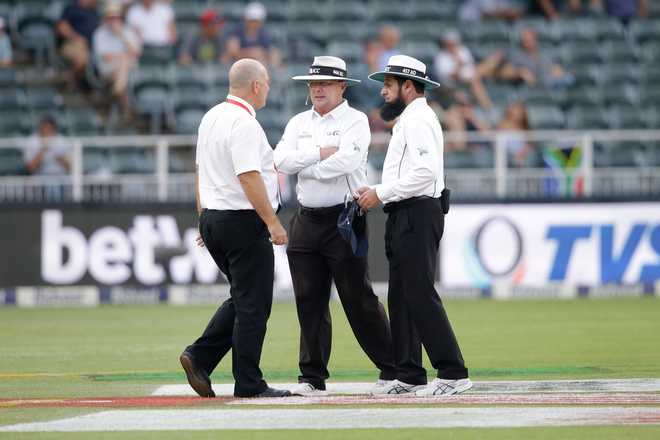 Umpires Wearing EC, CM, RR Patches in 2020 – SportsLogos.Net News