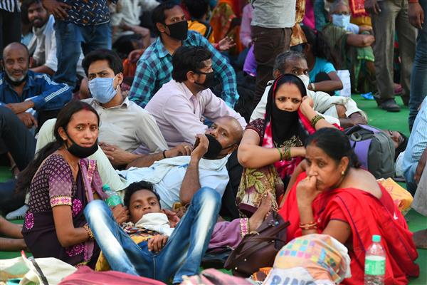Provide free food, shelter and travel to migrant workers: SC to states