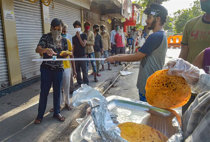 As donations reduce drastically, Delhi gurdwaras face trouble feeding the needy during lockdown