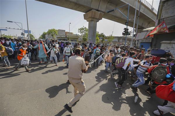 Migrants pelts stones at police, public in Ahmedabad