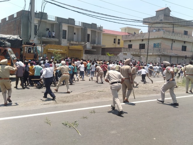 Migrant workers protest non-availability of ration in Ludhiana