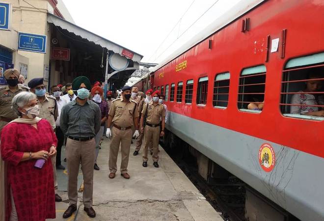 ‘Shramik train’ departs for  Manipur with 930 on board