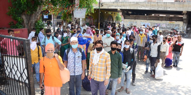 Wrong info leads to migrant rush at Ludhiana bus stand