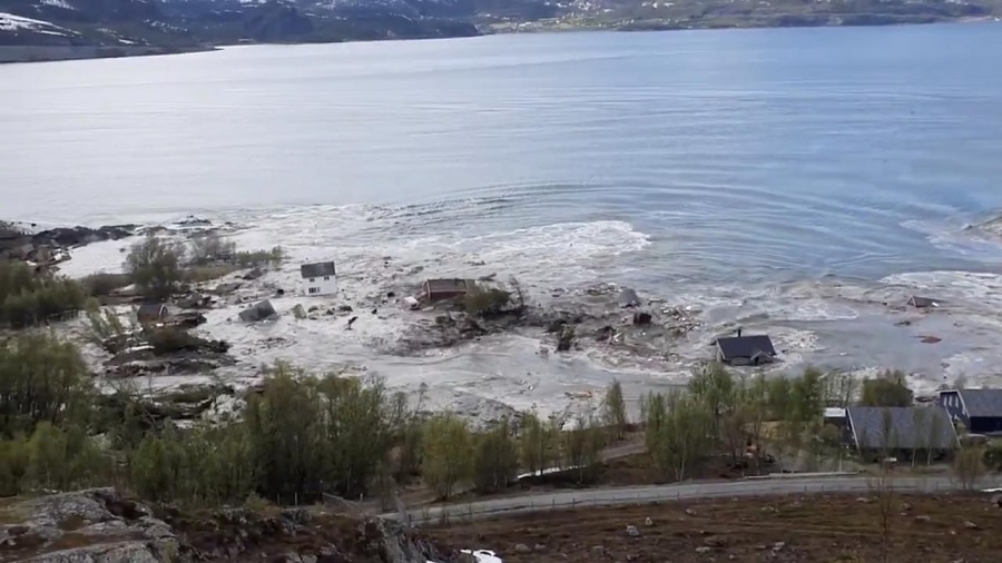 Mudslide in Arctic Norway sweeps houses into the sea