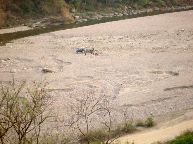 Lease cancelled, illegal mining goes on unabated in Palampur