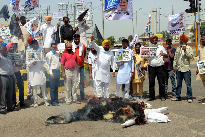 AAP protests Centre’s ‘anti-farmer’ policy