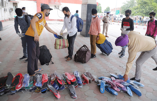 Only 500 migrants turn up for special train to Jalpaiguri