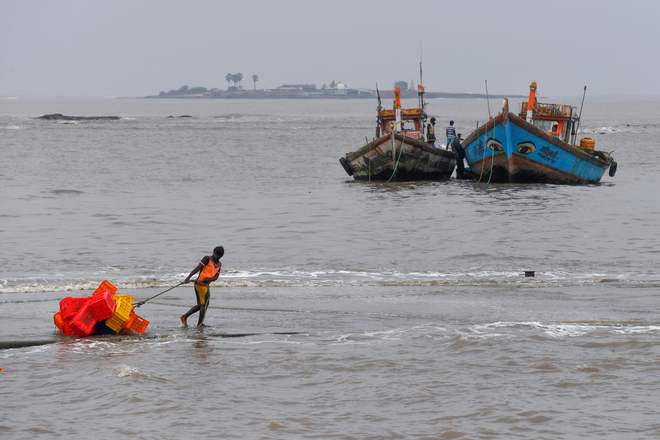 Nisarga  slams Maharashtra, Gujarat coast today; Mumbai on alert