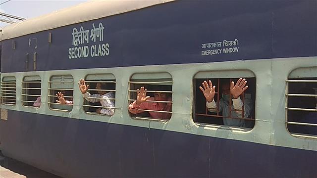 1,046 board last Shramik special train to UP, Bihar from Chandigarh