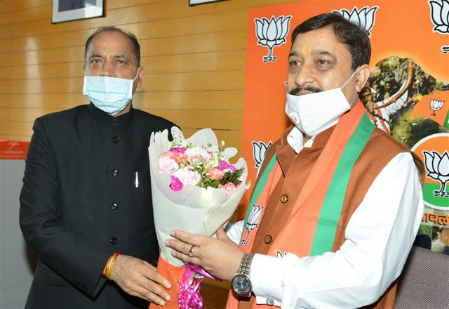 Suresh Kashyap takes over as Himachal BJP chief in simple ceremony
