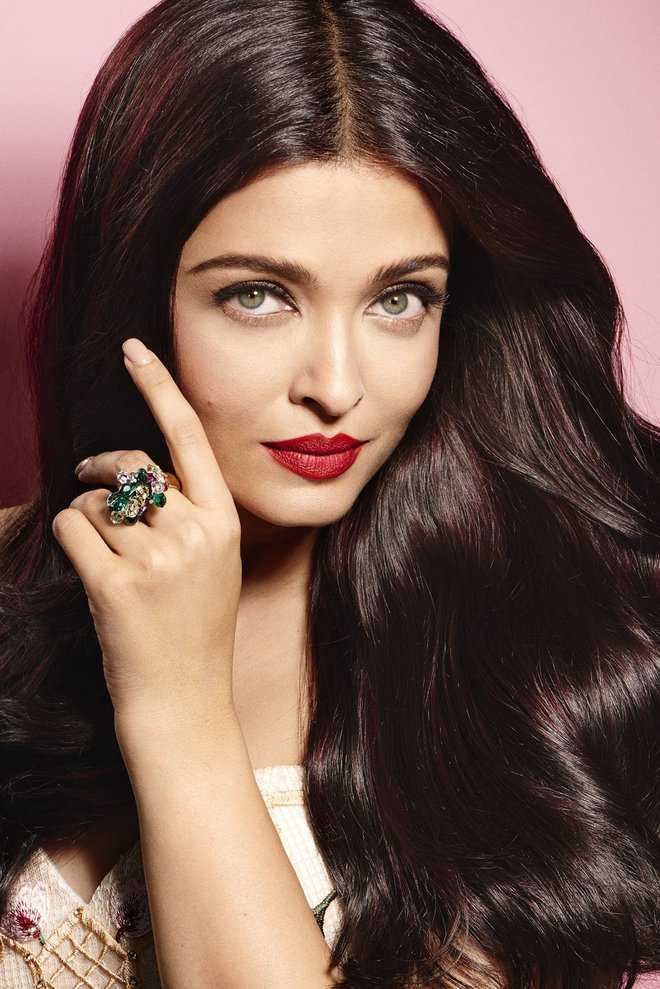 Aishwarya 'forever indebted' to fans for praying for her family's recovery from Covid