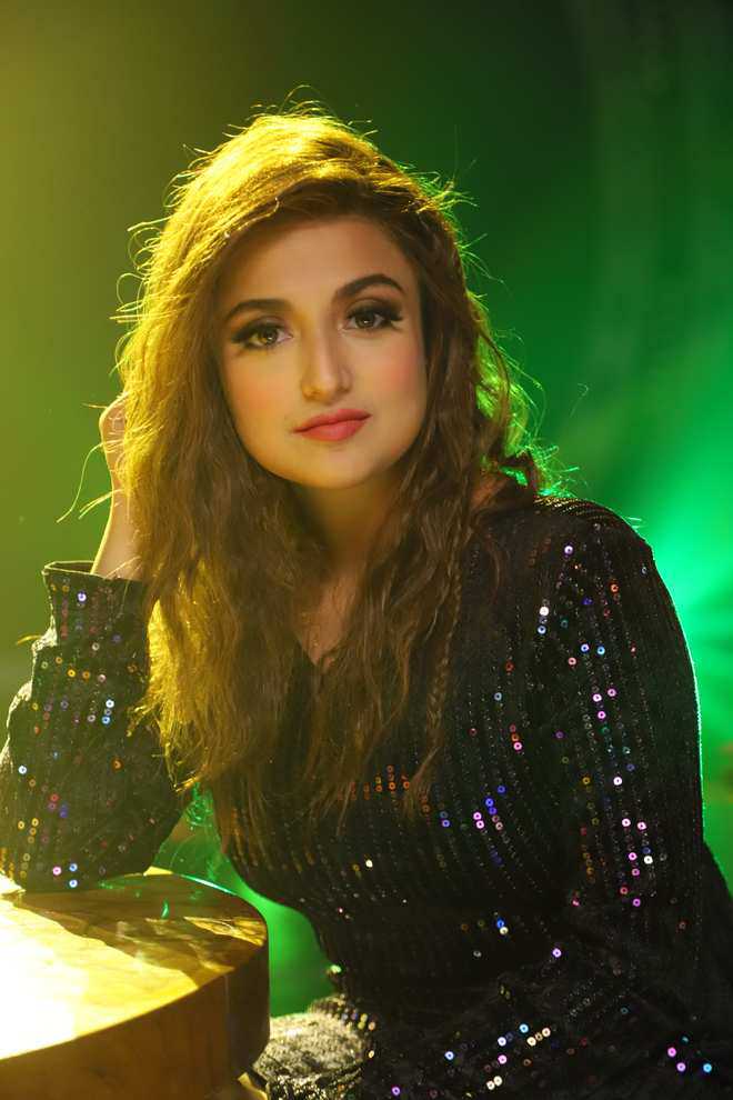 Monali Thakur: “SEDUCTION is not bad, it's actually very classy!” -  Bollywood Hungama