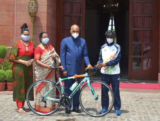 President Kovind gives ‘Eidi’ to budding cyclist